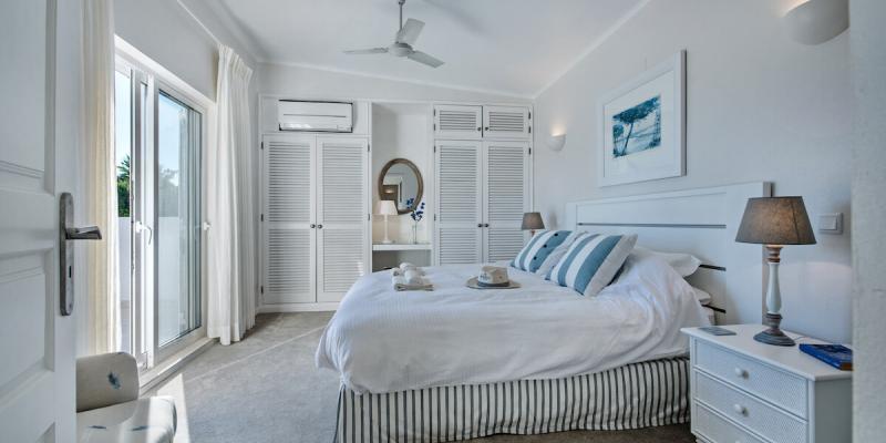 Large double bedroom in Villa Florabella, Algarve