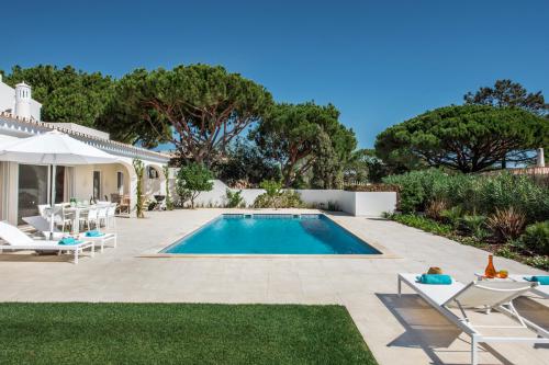 The lawn and pool area at Villa Florabella