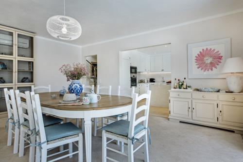Dining area at Villa Florabella